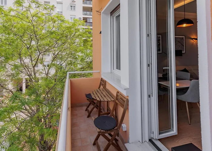 Sunset Bridge Apartment